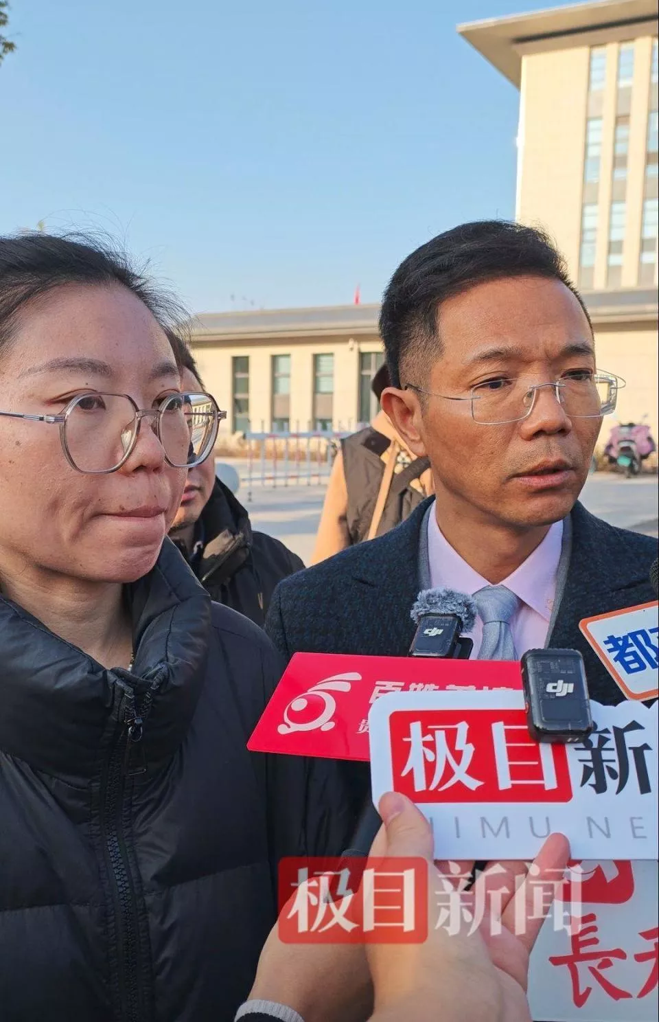 狗咬人被摔死,狗主人上门理论被反杀案开庭
