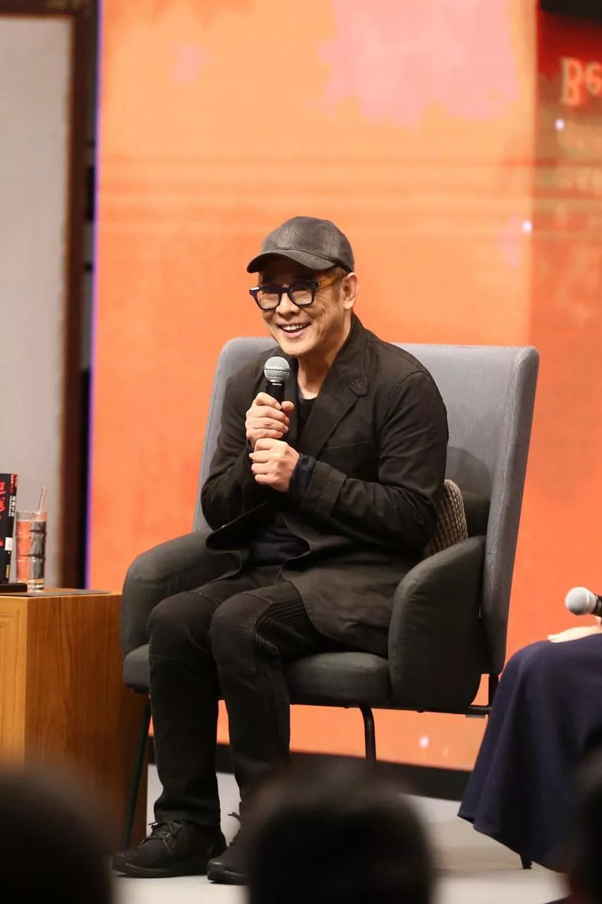 李连杰万万没想到，一条“脱衣辟谣”视频