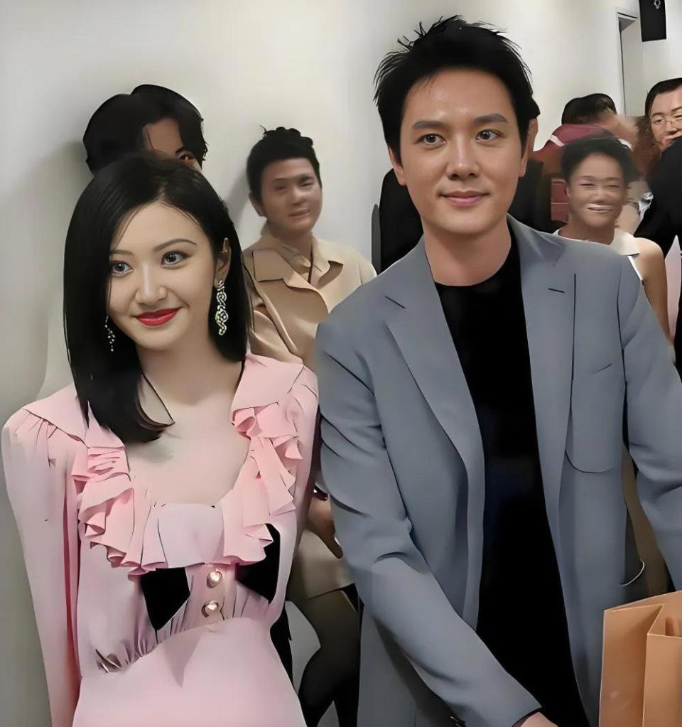 景甜闪婚传闻仅2个月，冯绍峰竟走上了另一条上坡路