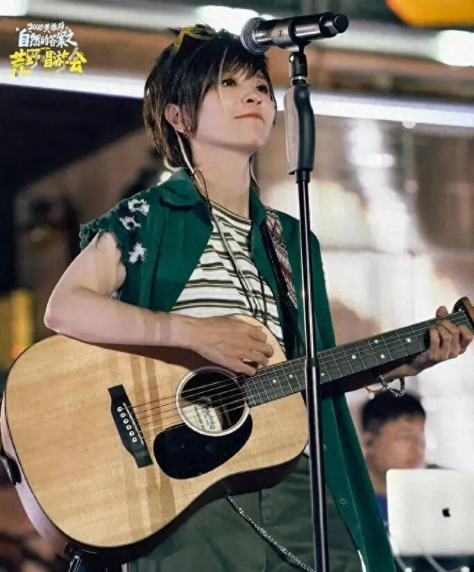 过气超女黄雅莉：没工作没积蓄，已生子，住5㎡房车