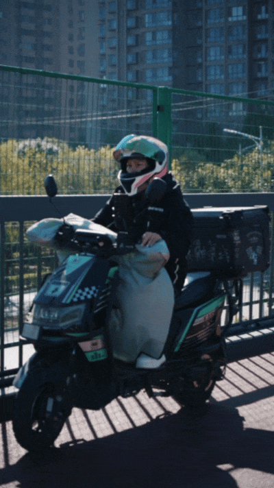 一个外卖女骑手的真实记录，口碑爆了