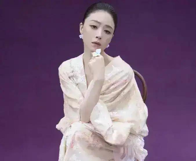 走了她的老路?蒋欣减肥到崩溃落泪 给女明星们狠狠上了一课