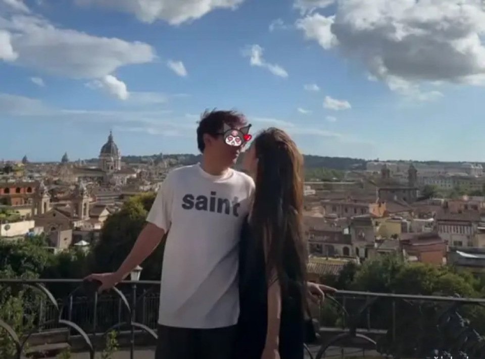 撑不住了!懒懒变卖王思聪送的奢侈品 分手传言怕是已成真