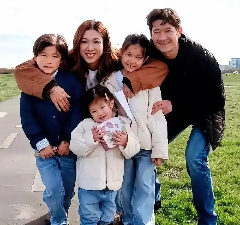 知名女星钟嘉欣起诉丈夫，争夺三个孩子抚养权