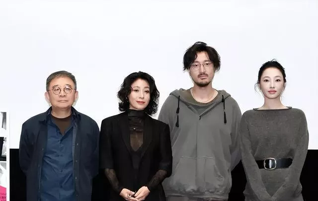 白百何携两子亮相!17岁长子神似前夫陈羽凡,二儿子刚满5岁!