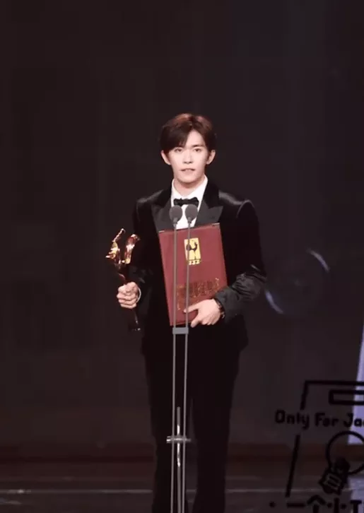 惠英红自曝拿奖后谈百倍涨薪!拍打戏至残疾阑尾手术后7天复工