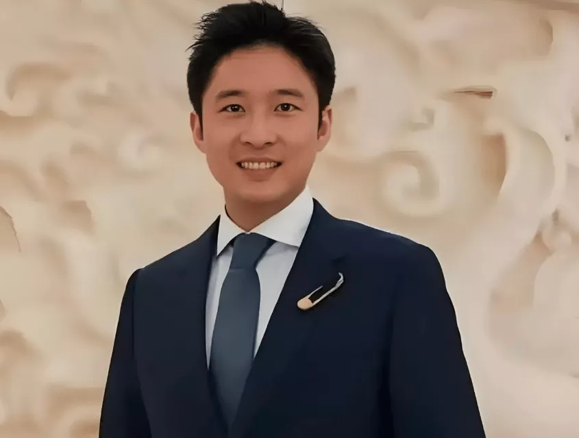 霍启山娜然恋情陷危机!女方立场问题被重提,男方助理删除切割