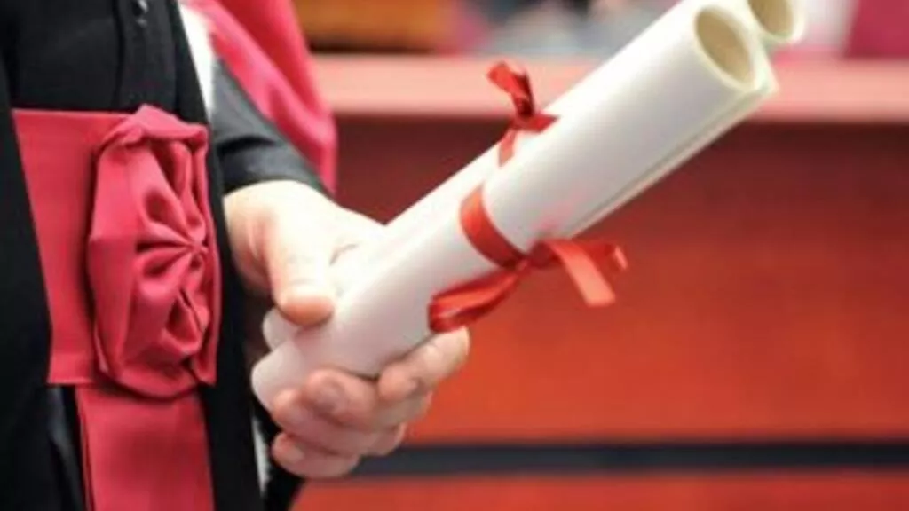 在中国“歧视低学历”：在这国家 管理垃圾需要博士学位