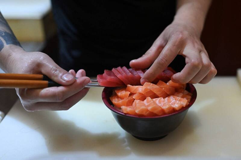 中国因日本首相高市早苗「台湾有事」答询加大施压，暂停日本水产品进口。（法新社）