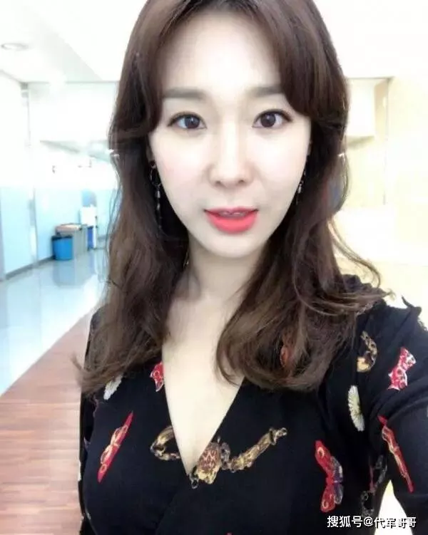 45岁李智慧整容后说话漏风、跑调破音,无奈痛哭