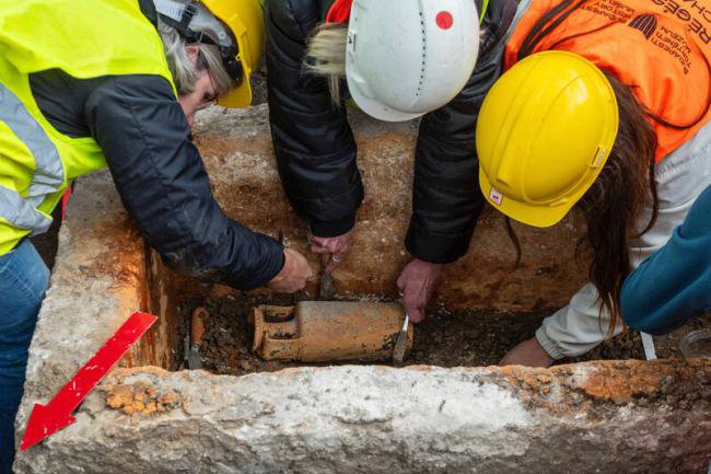 1700年前古罗马石棺开棺 谜样年轻女遗骸曝光