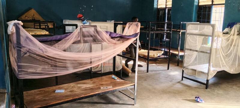 奈及利亚尼日州圣玛丽学校，有12名教师、215名学生被武装份子绑架。图为事发学校宿舍。（美联社）