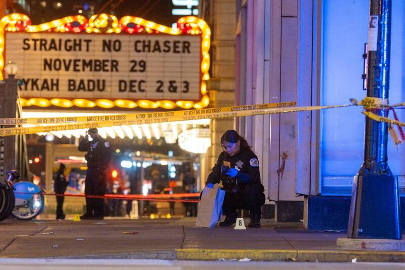 美国芝加哥市中心21日晚间接连发生2起枪击案，造成青少年1死8伤。（美联社）