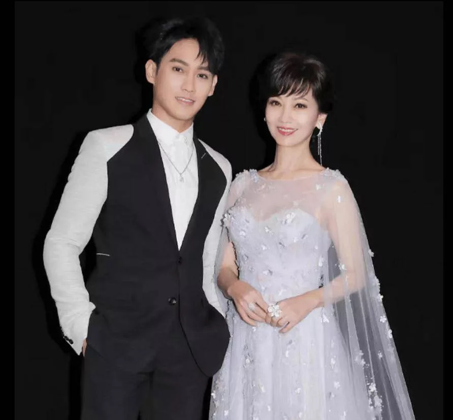 赵雅芝儿子宣布抱得美人归!原来是《繁华》里的她