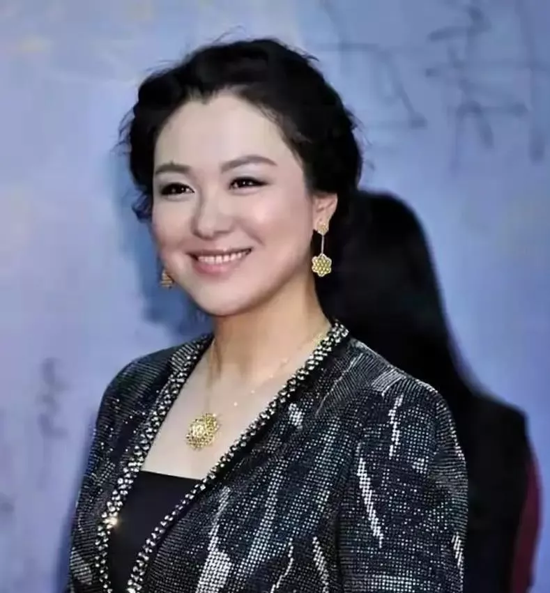 沈傲君真是美了一辈子,年轻时惊艳了时光,年老后优雅了岁月!