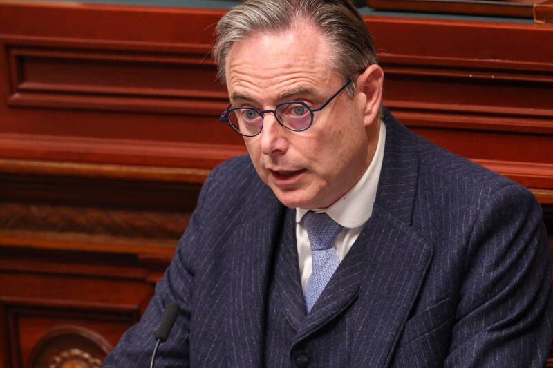 比利时工会呼吁今（24）日开始举行3天罢工，以抗议政府提出的削减开支和修改劳动法的方案。图为比利时总理德韦弗。（欧新社）