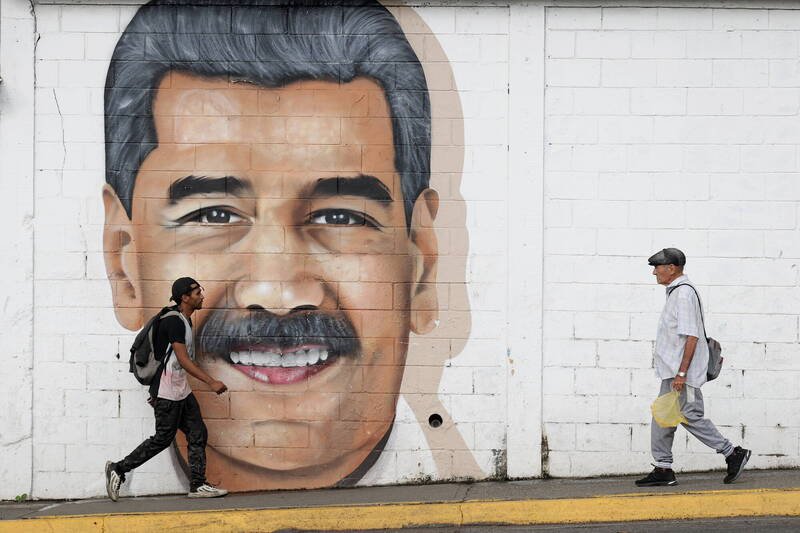 美国24日正式将「太阳集团」列为外国恐怖组织，指控委内瑞拉总统马杜罗为该组织首脑。（欧新社）