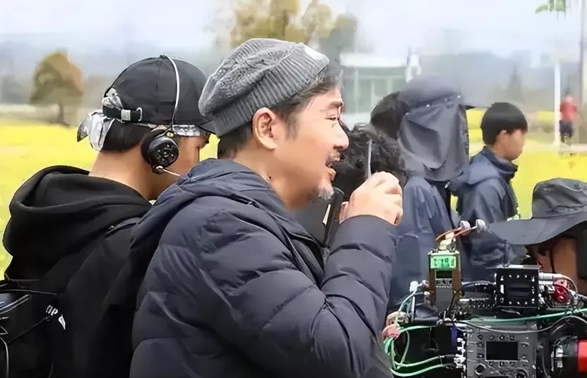 70岁的张国立无法停止工作,因为还有43岁儿子要养