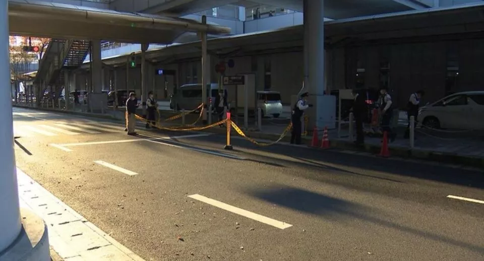 中国一男子与母亲到日本旅游,在航站楼坠落不幸身亡