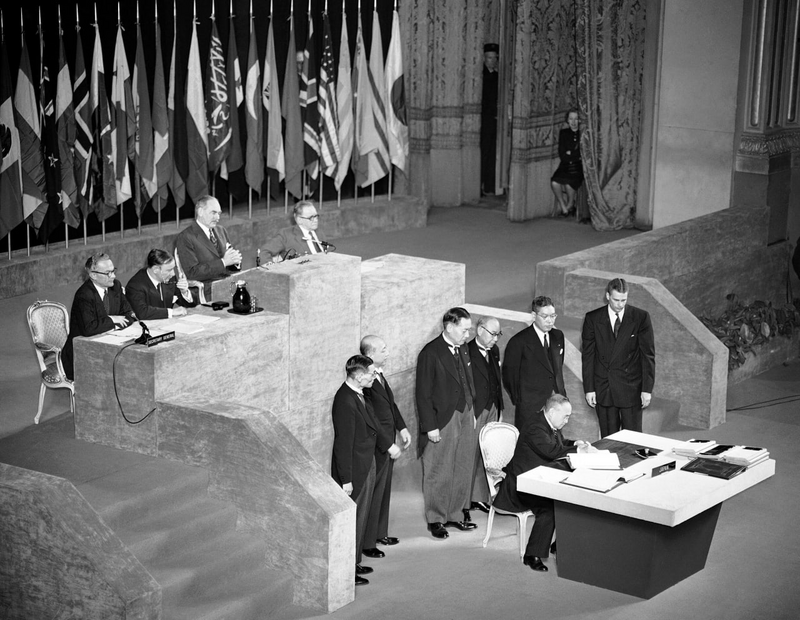 中国政府近期不断公开强调从未接受过《旧金山和约》，痛批它是「不具效力」且「非法无效」一纸空文。图为《旧金山和约》1951年签署画面。（图撷取自@sputnik_jp 社群平台「X」）