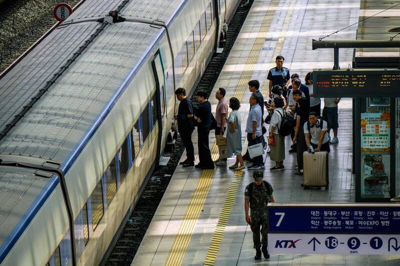 南韩KTX列车起火，388名乘客疏散。KTX列车示意图。（法新社）