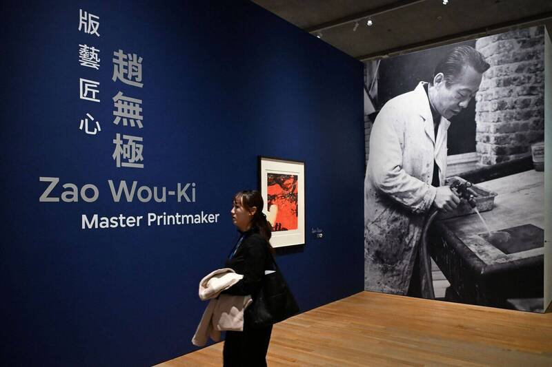 已故法国籍华裔画家赵无极的画展13日在香港揭幕，此为大师的作品首度在亚洲展出。（法新社）