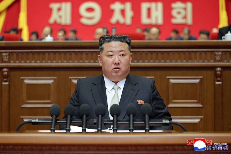 北韩国务委员会委员长金正恩近日表示，只要川普政府取消对朝敌对政策，北韩即可与美国友好相处。（路透）