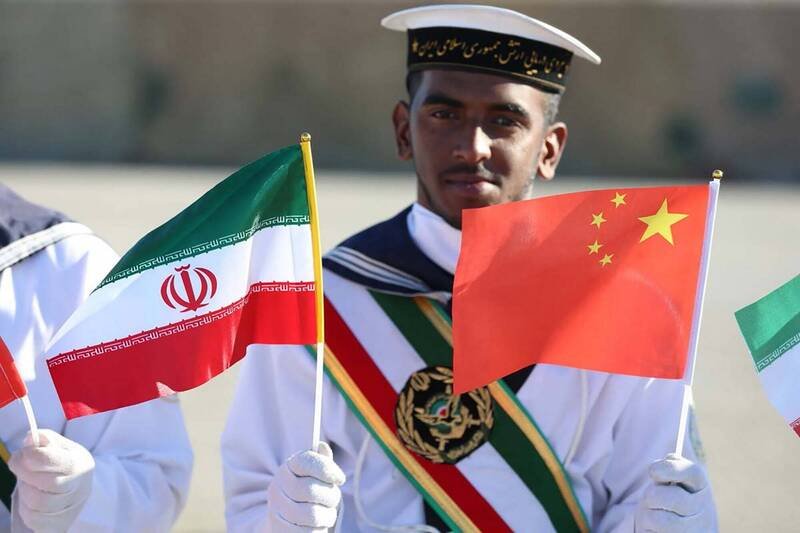 美国情报显示，中国未来几周内准备向伊朗交付新的防空飞弹。中国、伊朗国旗示意图。（法新社）