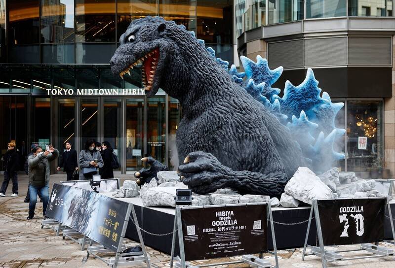 东京地院认定「文字剧透」侵犯著作权；《哥吉拉-1.0》上映时日本东京的宣传雕像。（路透社资料照）