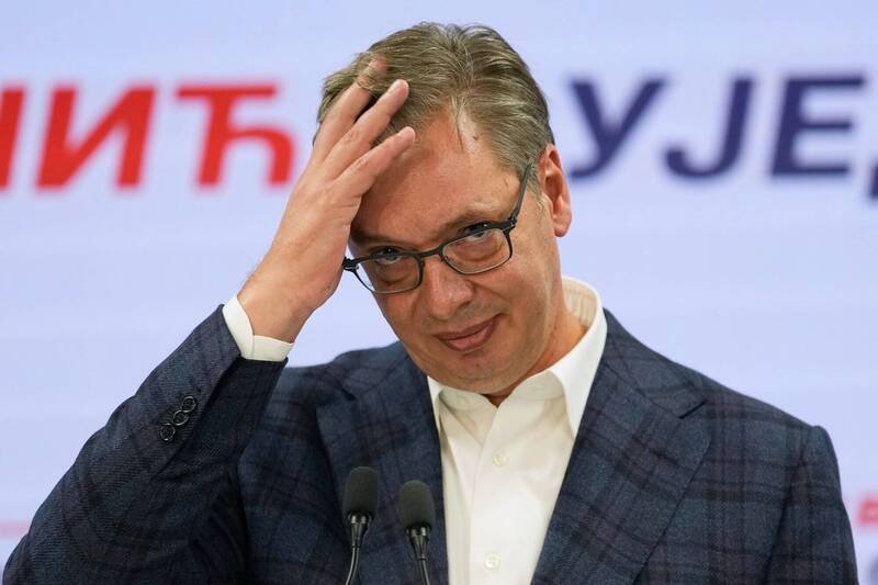 隶属塞尔维亚进步党的总统武契奇承认执政党败选。（美联社）