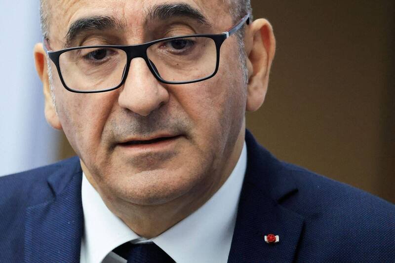 法国总统马克宏要求内政部长努涅斯（Laurent Nunez）留守岗位。（路透）